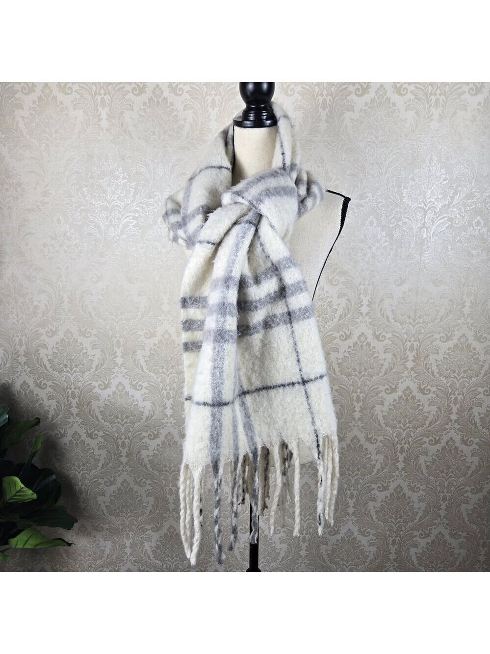 Aerie Cream Gray Plaid Blanket Scarf Fringed Ends Warm Cozy Winter Gifts Chic